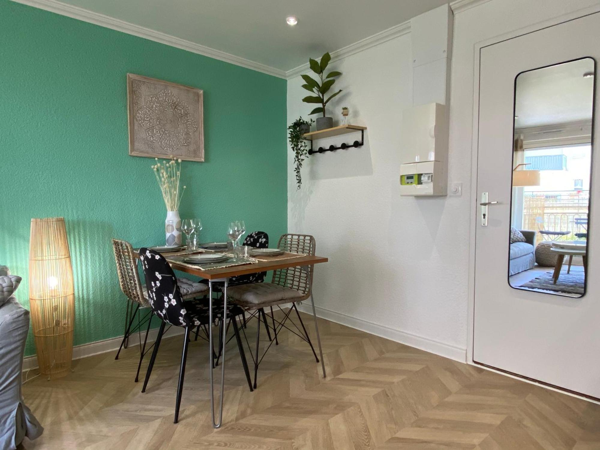 Apartment Chaleureux Deux Piece Coeur De Avec Parking Prive Cabourg